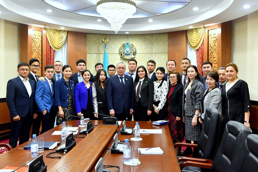 ب. بەكنازاروۆ: ەل يگىلىگى ءۇشىن ەڭبەك ەتىڭىزدەر