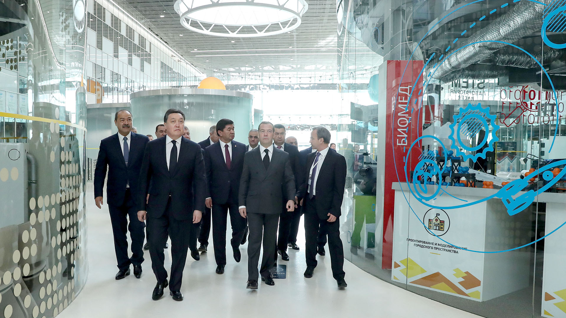 اسقار مامين دميتري مەدۆەدەۆپەن كەلىسسوزدەر وتكىزدى