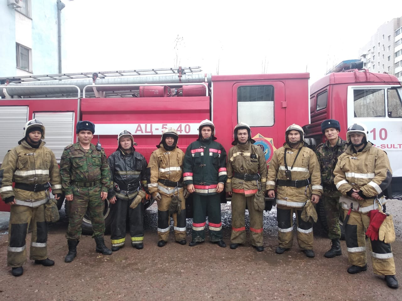 ەلوردالىق قۇتقارۋشىلار ءتورت ەرەسەك پەن بالانى قۇتقاردى