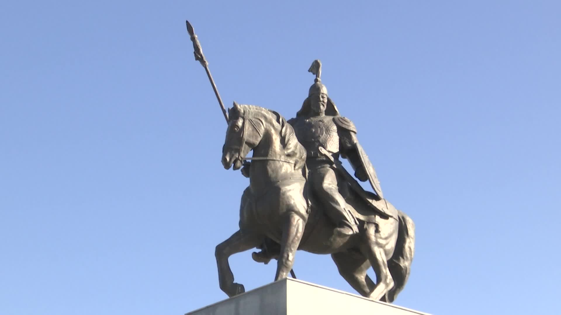 تۇمەنباسى تۇعىرىندا تۇر