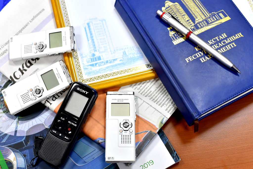 سەنات جۋرناليستەرگە ارنالعان بايقاۋ جاريالادى