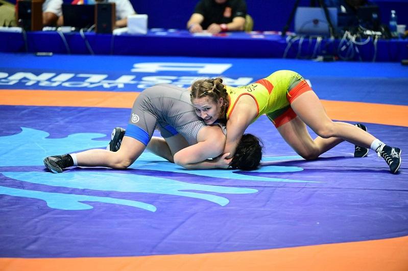 بۋداپەشتە ايەلدەر كۇرەسىنەن باسەكەلەر وتۋدە