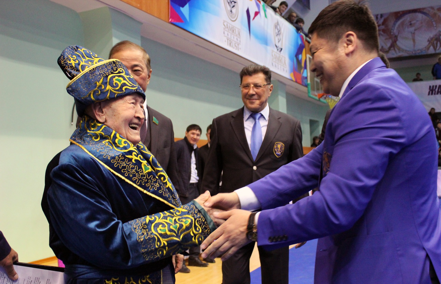 بوكس: پاۆلوداردا رافاەل ۆاحيتوۆتىڭ جۇلدەسى ءۇشىن جارىس وتۋدە