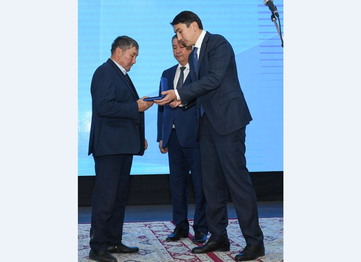 قىزىلوردالىق ينسپەكتوردىڭ وتباسىنا ءىىى دارەجەلى «ايبىن» وردەنى تابىستالدى