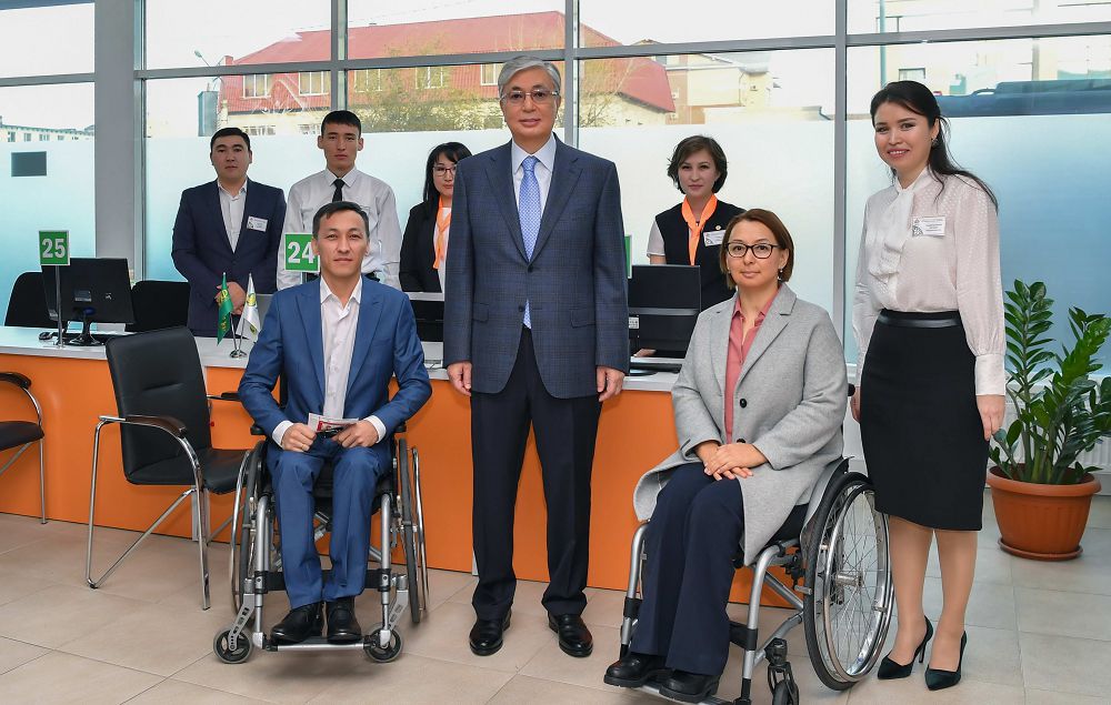 قاسىم-جومارت توقاەۆ «جانۇيا» وتباسىن قولداۋ ينستيتۋتى ورتالىعىنا باردى