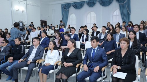 «ەل ءۇمىتى» جوباسى دارىندى جاستارعا قولداۋ كورسەتەدى