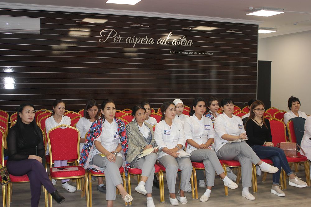 تاعامتانۋ اكادەمياسىنىڭ وكىلى جەكەمەنشىك ەمحانالاردا سەمينار وتكىزدى