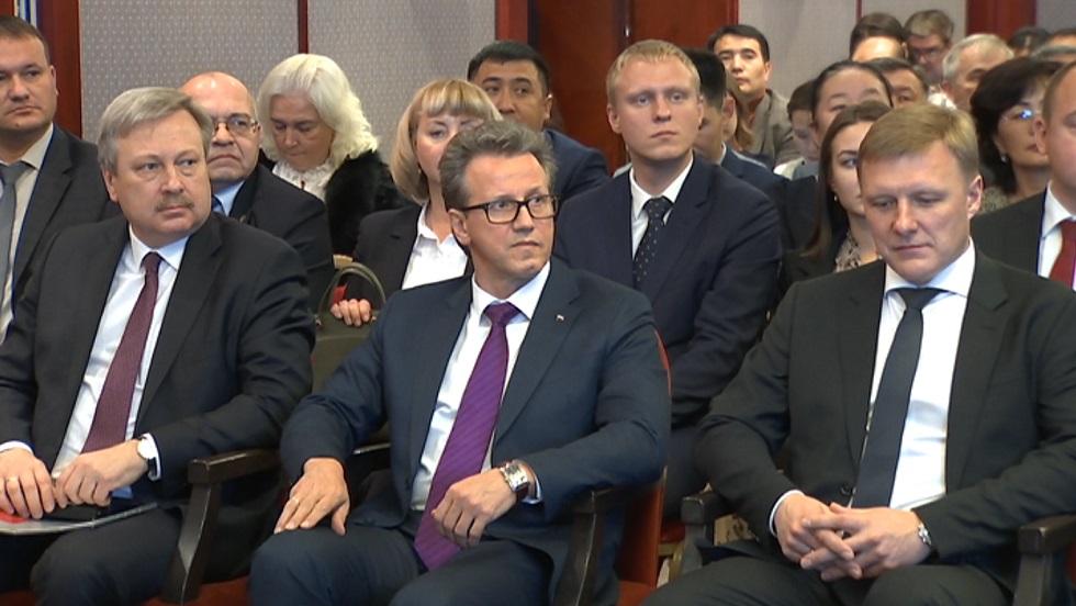 باقىتجان ساعىنتاەۆ سانكت-پەتەربۋرگتان كەلگەن دەلەگاتسيانى قابىلدادى