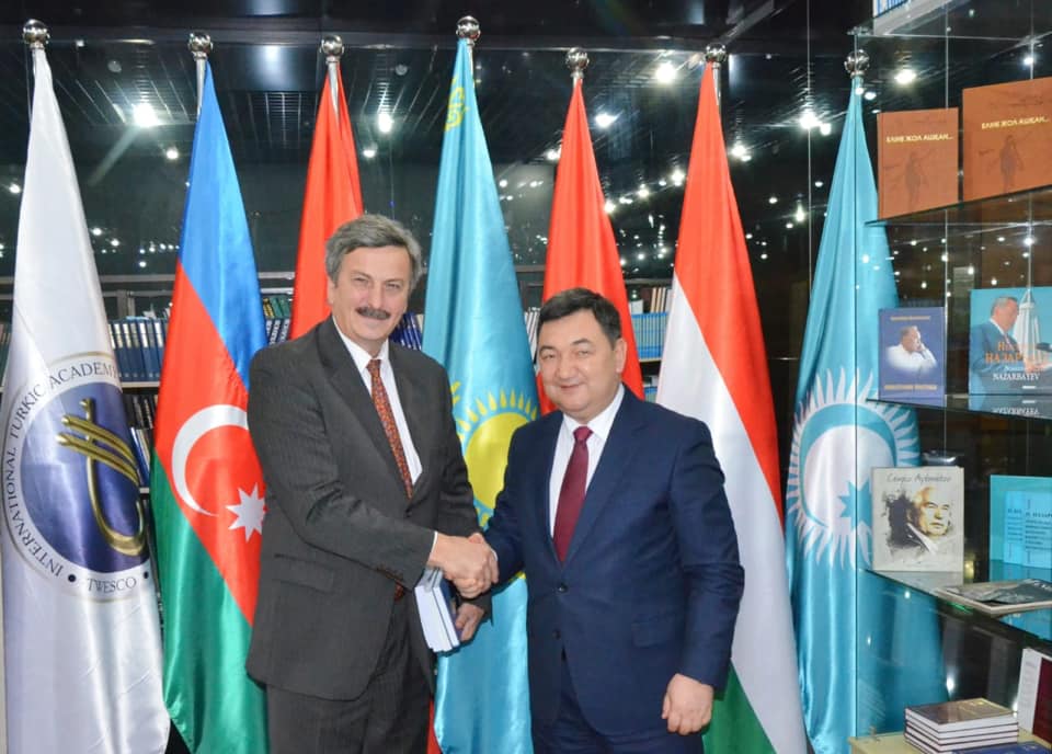 حالىقارالىق تۇركى اكادەمياسىنا انتال حەيزەر كەلدى