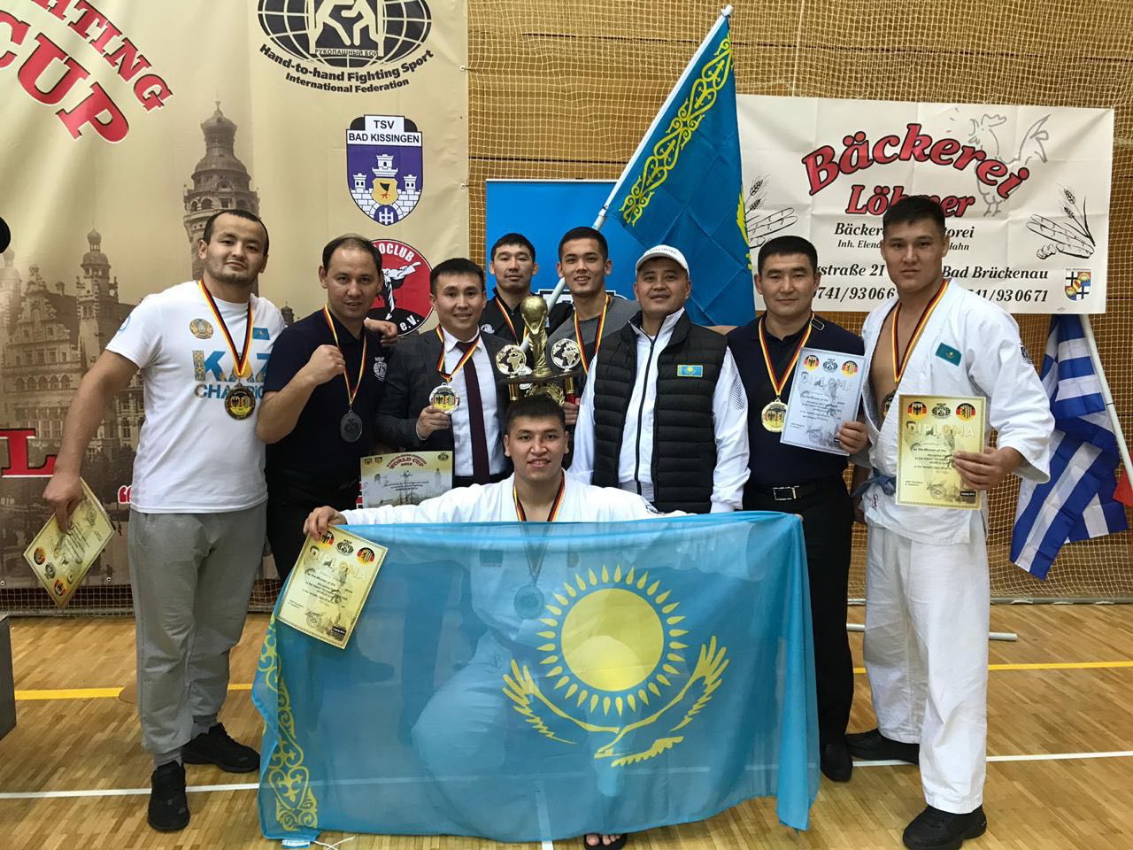 الەم كۋبوگىندا قولا مەدال يەلەندى