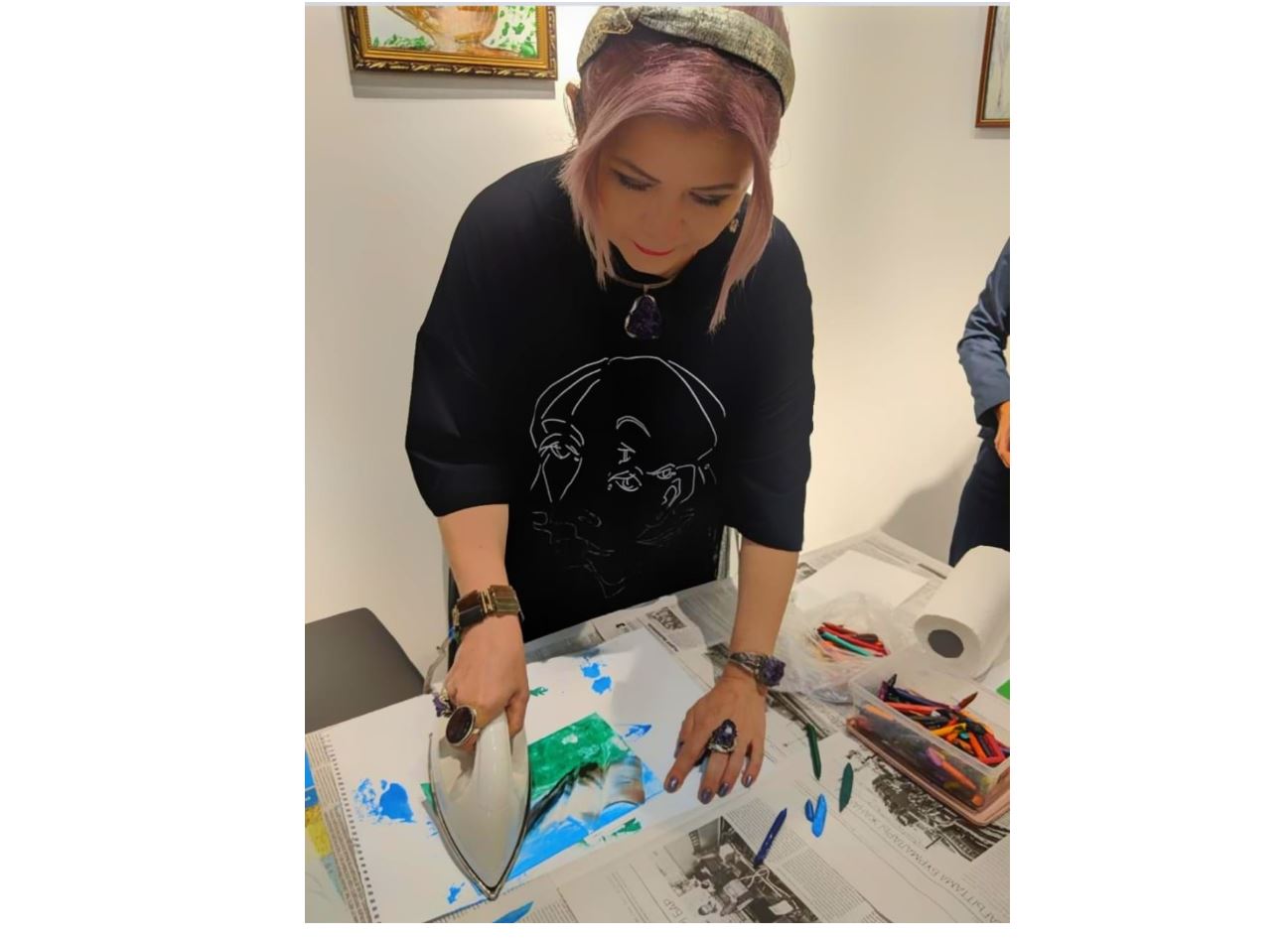 ۇتىكپەن سالىنعان ءۇر سۋرەتتەر