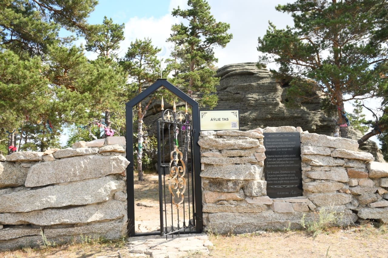 زەرەندىدەگى اۋليەلى مەكەندەر