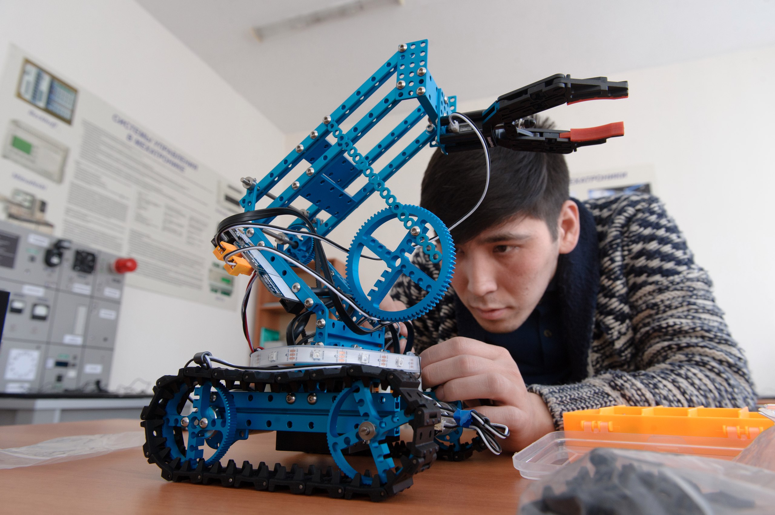 اقىلدى مەحاترونيك