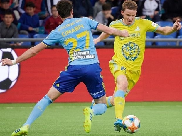 ۇزدىك فۋتبولشىلار مەن باپكەرلەر ماراپاتتالدى