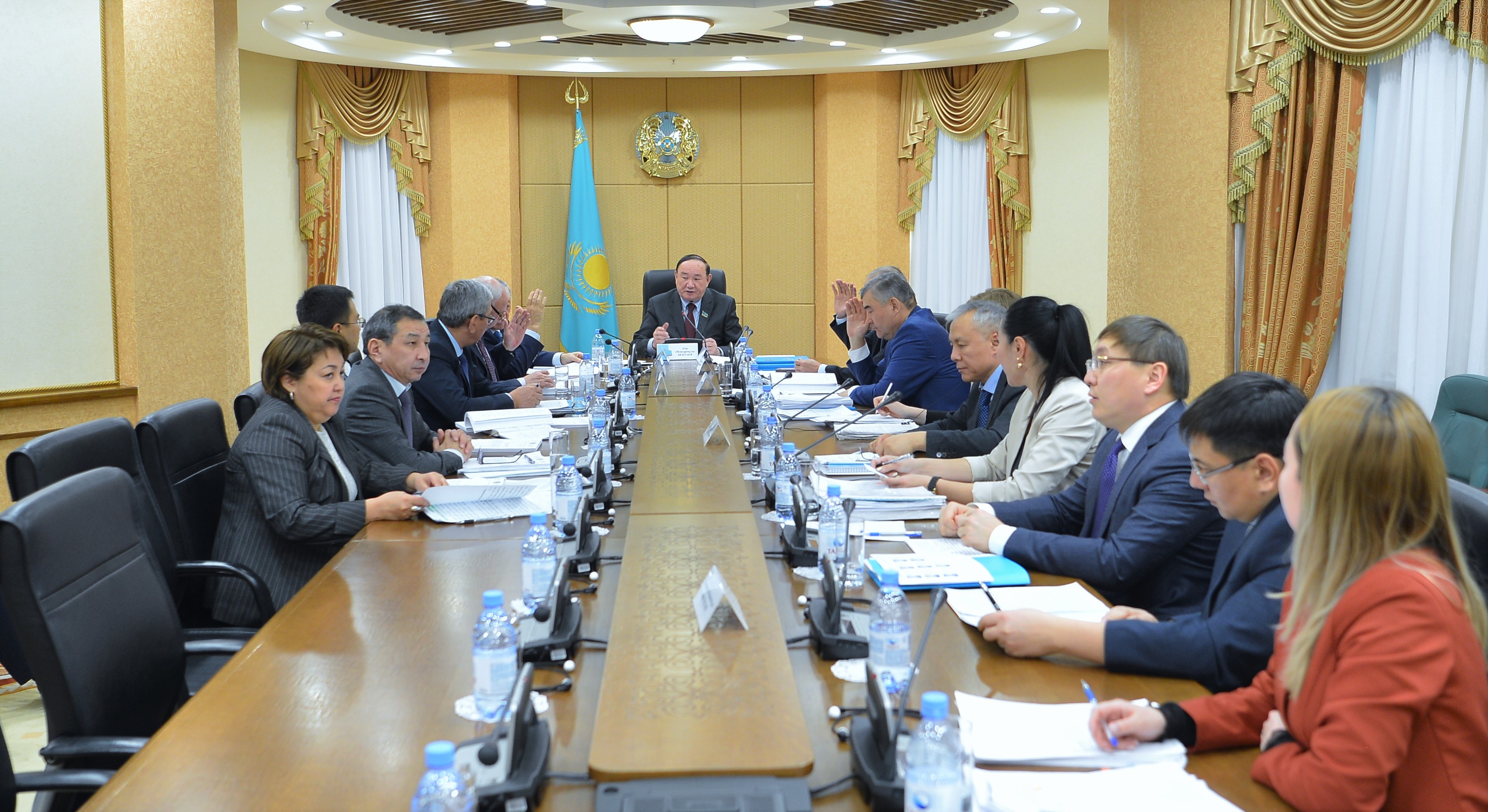 سەنات دەپۋتاتتارى قورشاعان ورتاعا قاتىستى ماسەلەلەردى تالقىلادى