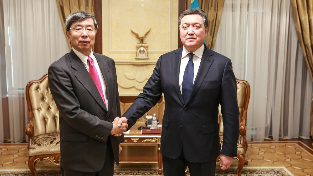 اسقار مامين ازيا دامۋ بانكىنىڭ پرەزيدەنتى تاكەحيكو ناكاومەن كەزدەستى