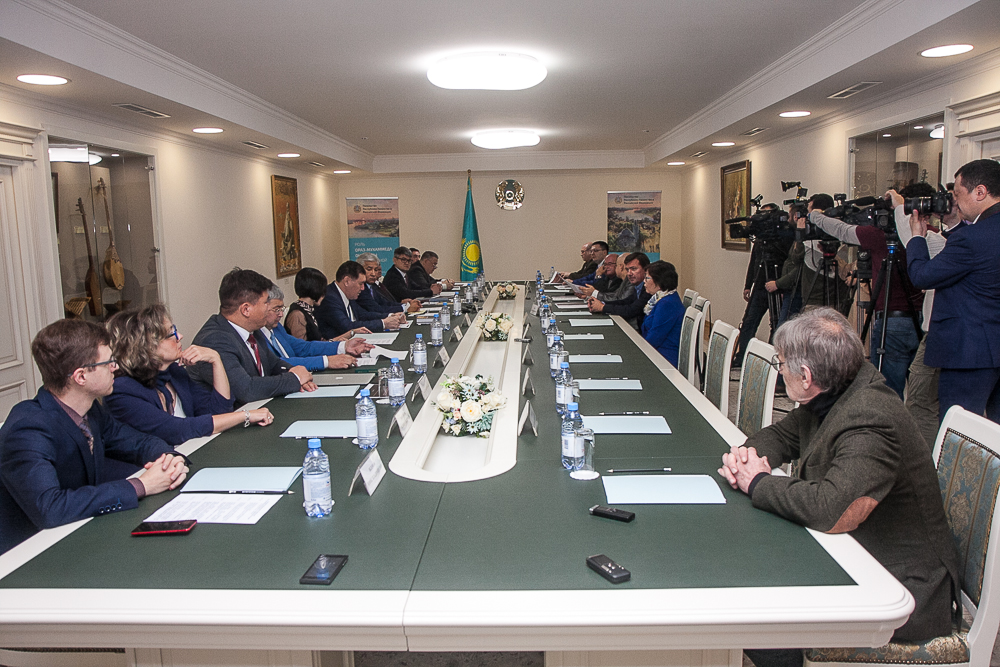 عالىمدار: وراز-مۇحاممەد حاننىڭ تاريحي ءرولى ءالى تولىق باعالانبادى