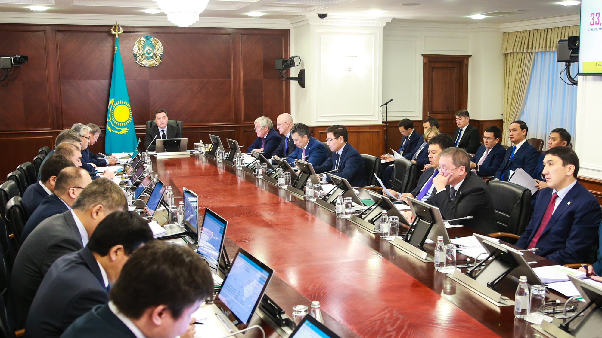 ۇكىمەتتە «نۇرلى جەر» باعدارلاماسىن ىسكە اسىرۋ بارىسى قارالدى