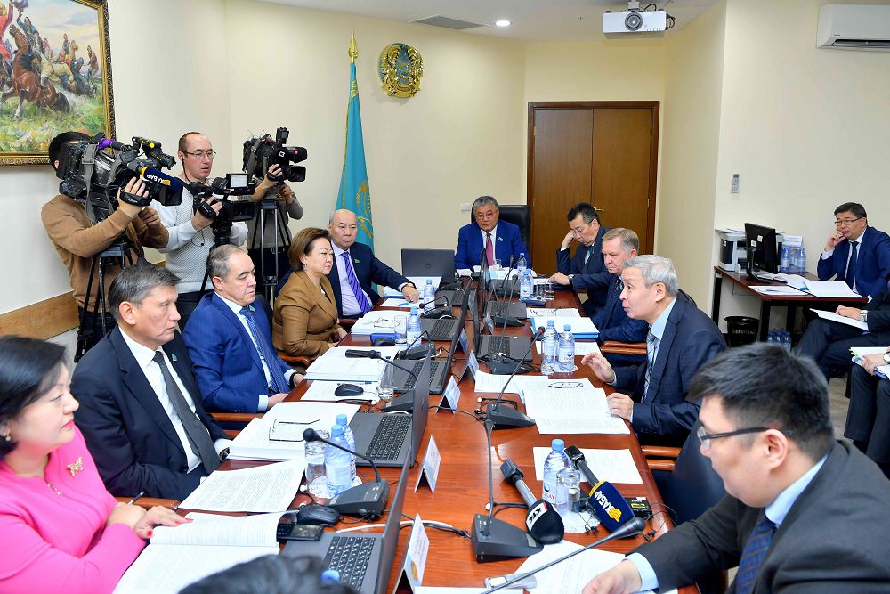 سەناتتا دەنە شىنىقتىرۋ جانە سپورتتى دامىتۋ ماسەلەلەرى قارالدى