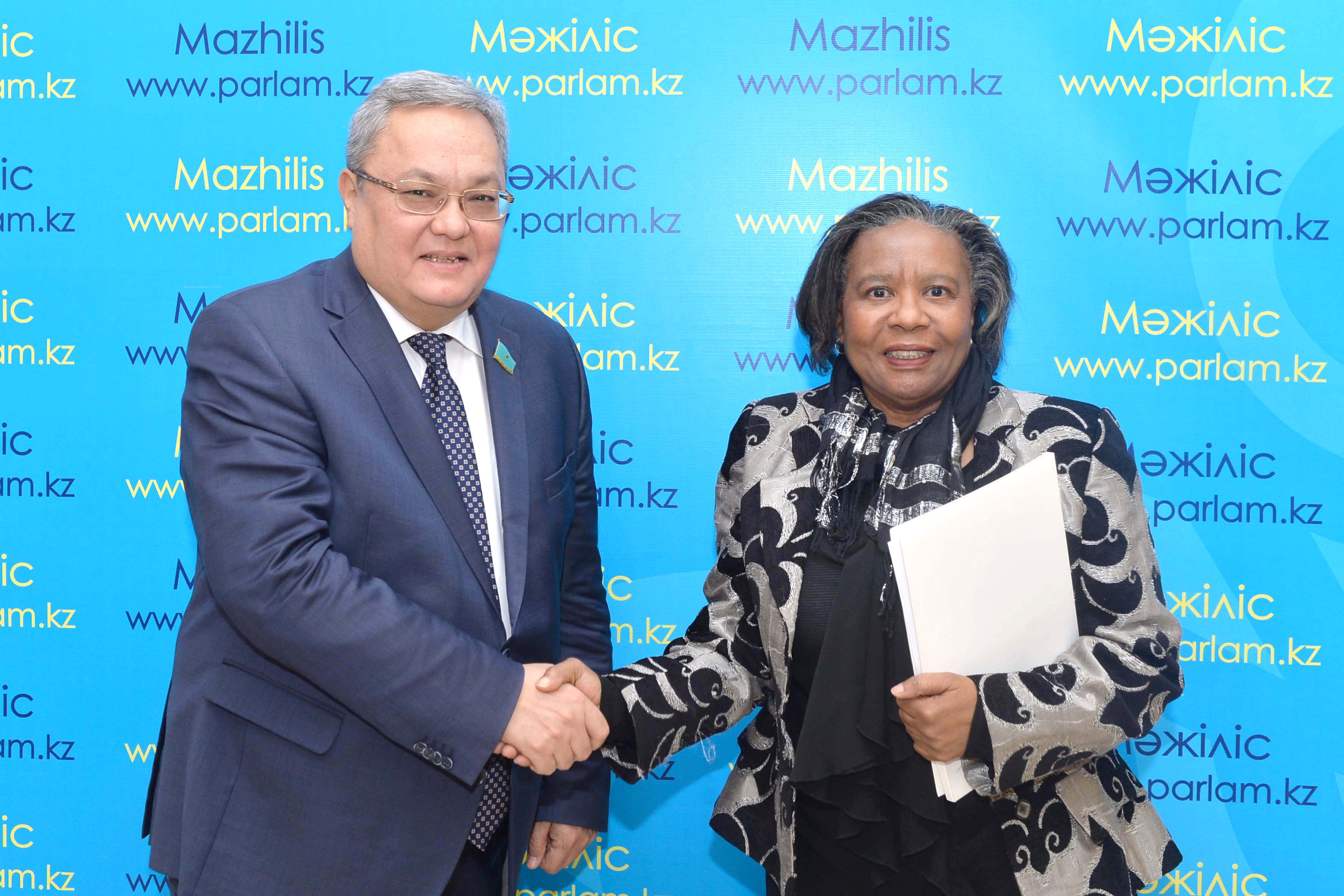 ماجىلىسكە وڭتۇستىك افريكا رەسپۋبليكاسىنىڭ قازاقستانداعى توتەنشە جانە وكىلەتتى ەلشىسى كەلدى