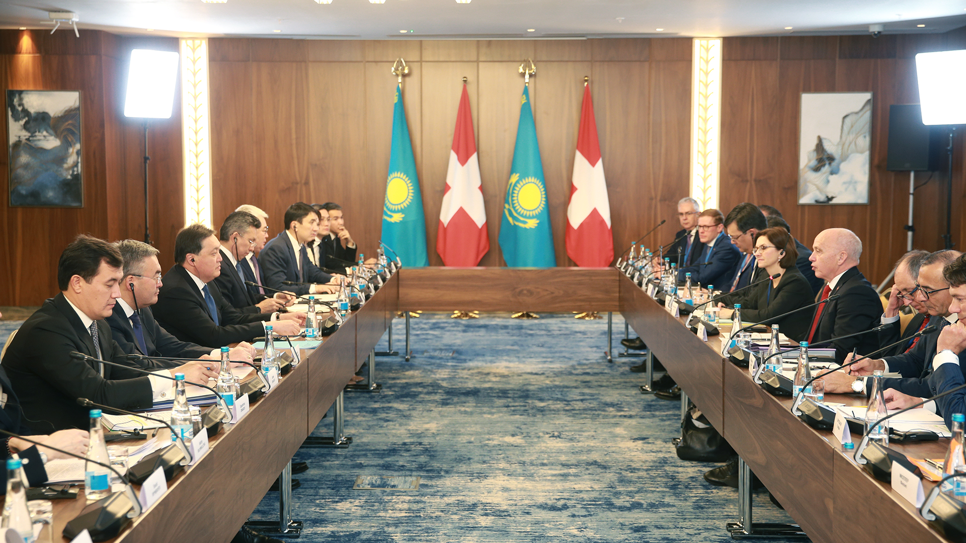 ا. مامين شۆەيتساريانىڭ فەدەرالدى پرەزيدەنتىمەن كەلىسسوزدەر وتكىزدى