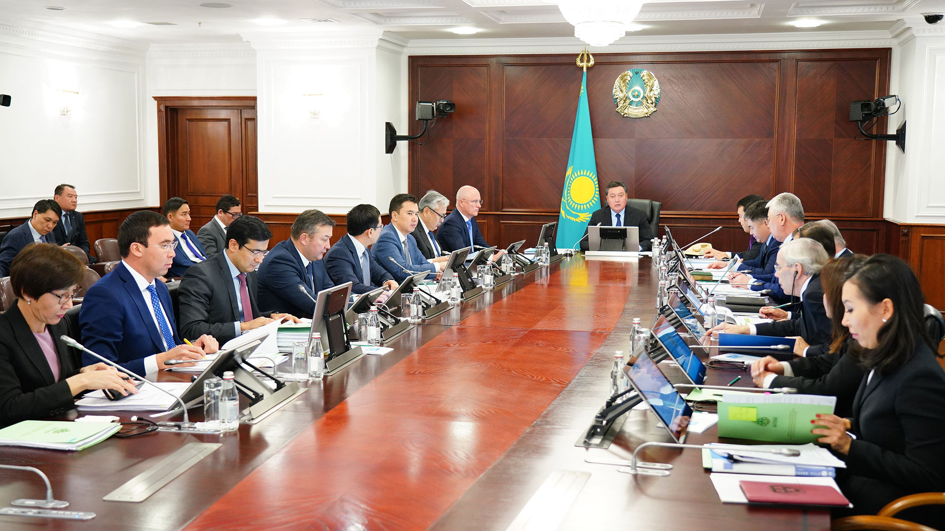 اسقار مامين «بايتەرەك» حولدينگى ديرەكتورلار كەڭەسىنىڭ وتىرىسىن وتكىزدى