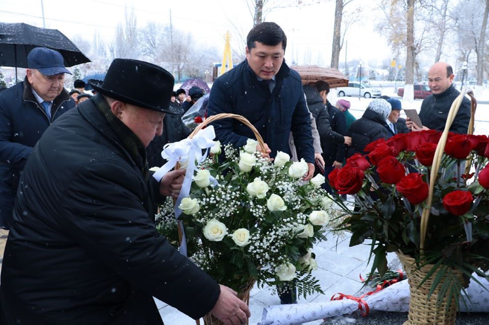 تۇلكىباستا «انا مەن بالا» مونۋمەنتى اشىلدى