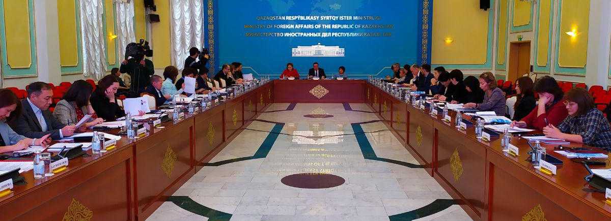 ينكليۋزيۆتى قوعام قالىپتاستىرۋدىڭ جولدارى تالقىلاندى