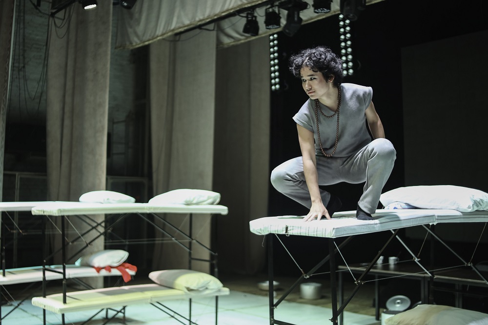 جاستار تەاترىندا ەرەكشە اكتەرلەر ونەر كورسەتەدى