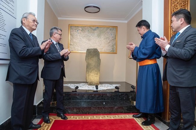 كونە تۇركى داۋىرىندەگى «ءحۇيىس تولگوي» ەسكەرتكىشىن ورناتۋ ءراسىمى ءوتتى