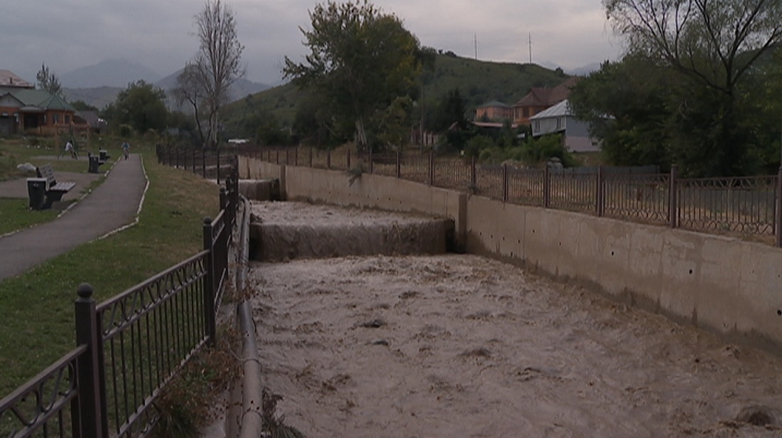 الماتىدا سەلدەن ساقتاندىراتىن قوندىرعىلار قويىلا باستادى