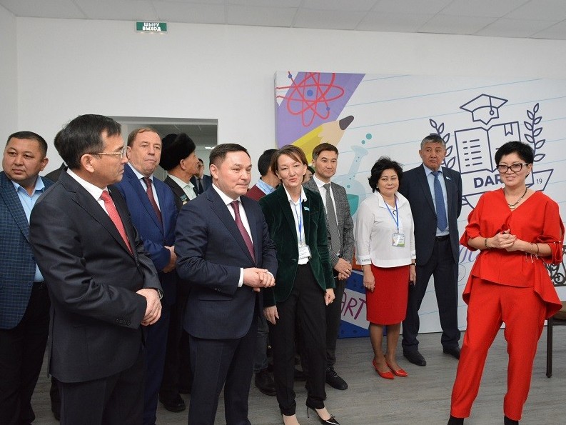 ەلوردانىڭ ىرگەسىندەگى قوسشى اۋىلىندا «دارا - بيزنەس اكادەمياسى» مەكتەپ-ليتسەيى اشىلدى