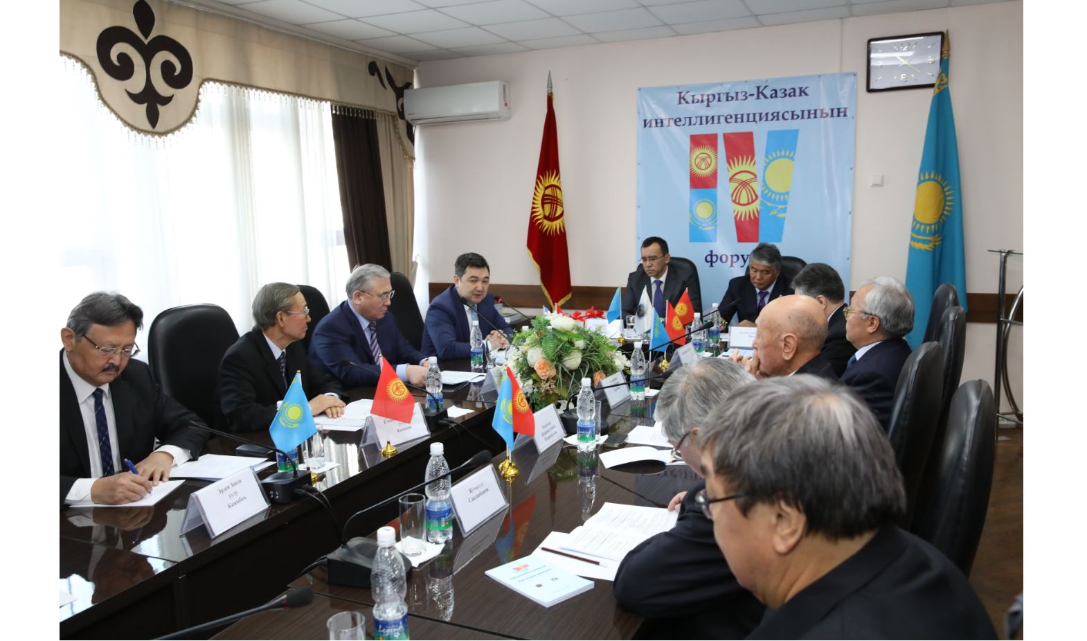 قىرعىز-قازاق – الاشتان... (بىشكەكتە قازاق-قىرعىز زيالىلارىنىڭ IV فورۋمى ءوتتى)