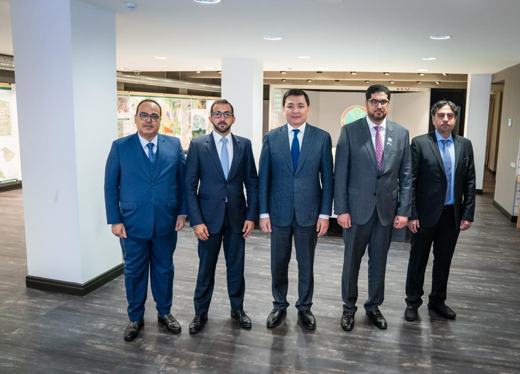 التاي كولگىنوۆ بىرىككەن اراب امىرلىكتەرىنەن كەلگەن دەلەگاتسياسىمەن كەزدەستى