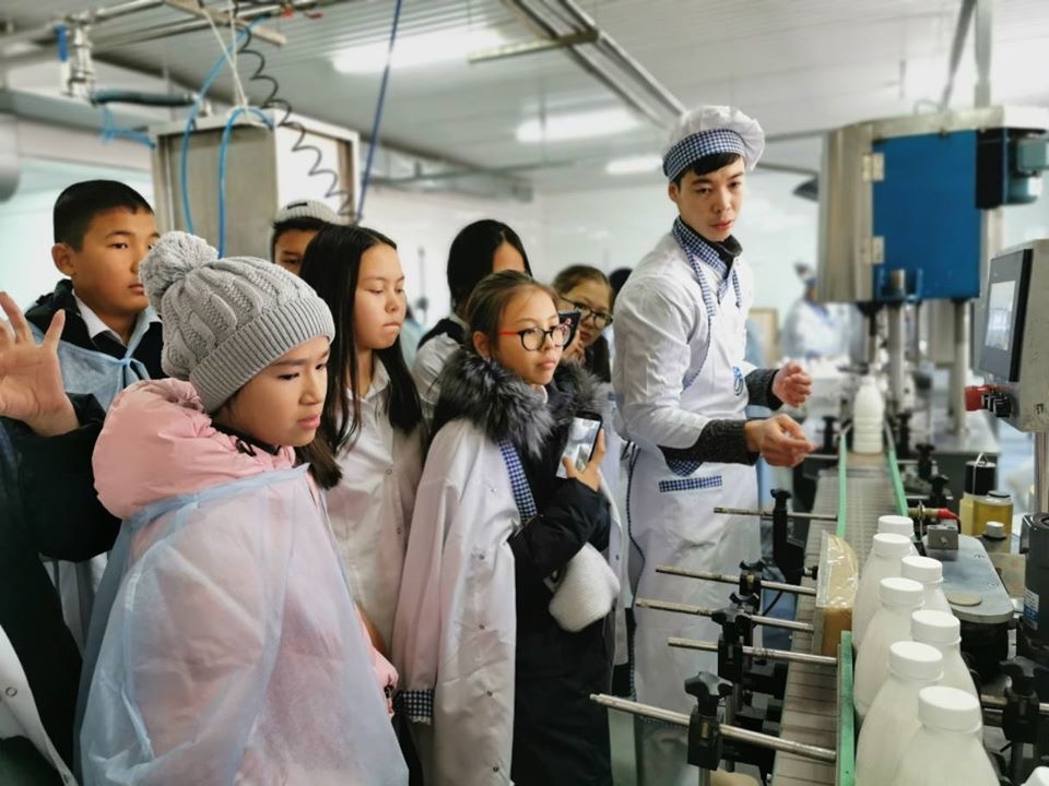 اقتاۋدا وقۋشىلار ءسۇت زاۋىتىنا ساياحاتتادى