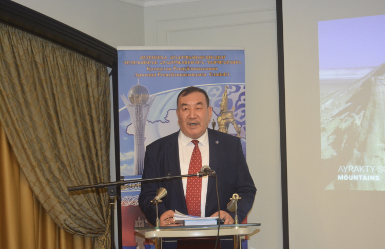 اباي مەن جامبىل شىعارمالارى ارميان تىلىنە اۋدارىلدى