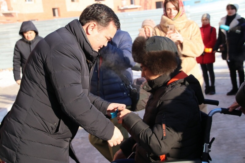 قاراعاندى وبلىسىندا مەرەكە كۇنى تۇرعىندار باسپانالى بولدى