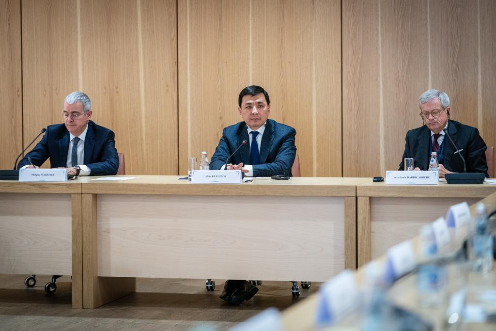 ەلوردا اكىمى MEDEF وكىلدەرىمەن كەزدەستى