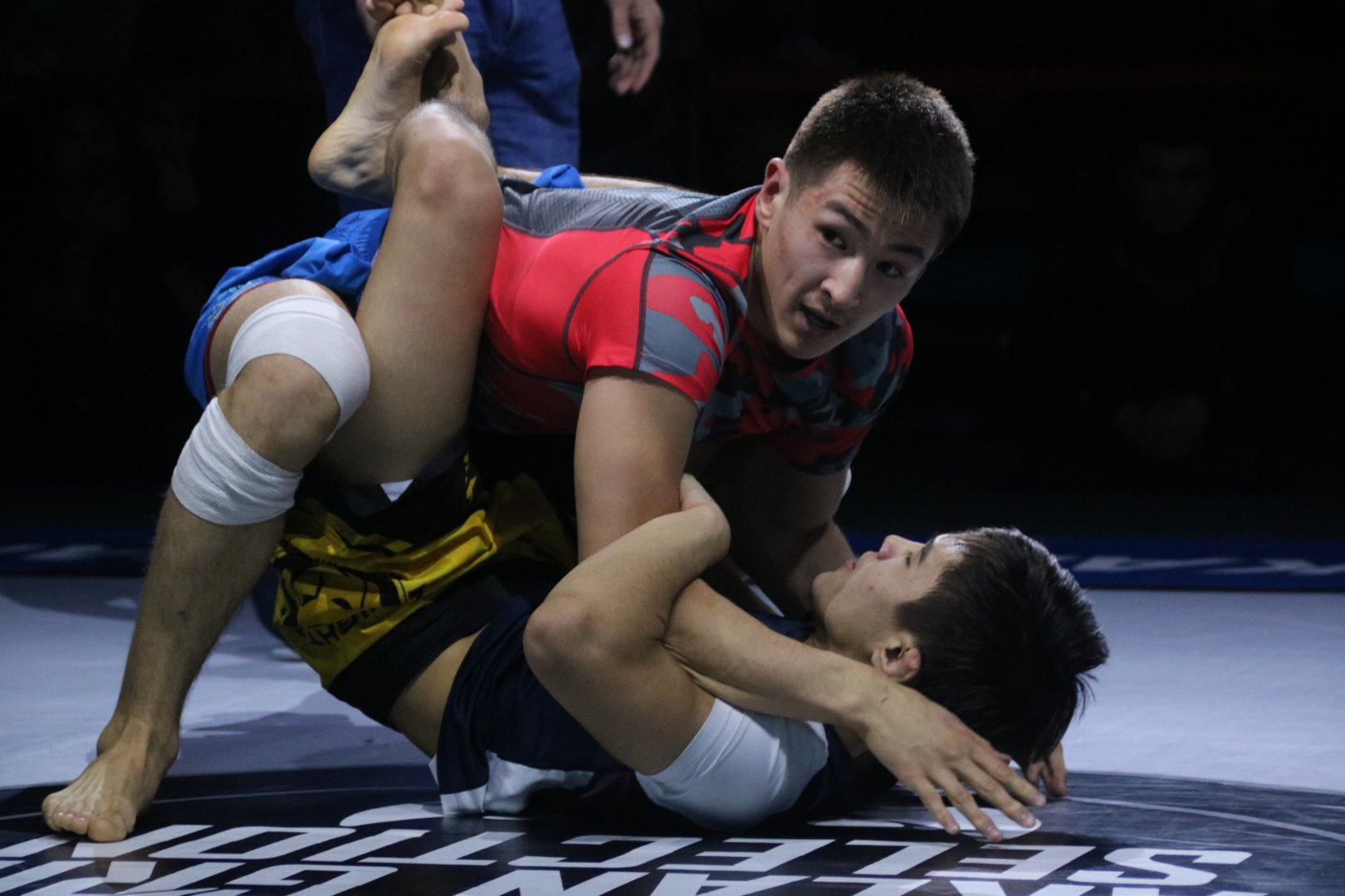 جەكپە-جەكتە جەرلەستەرمىز دەس بەرمەدى