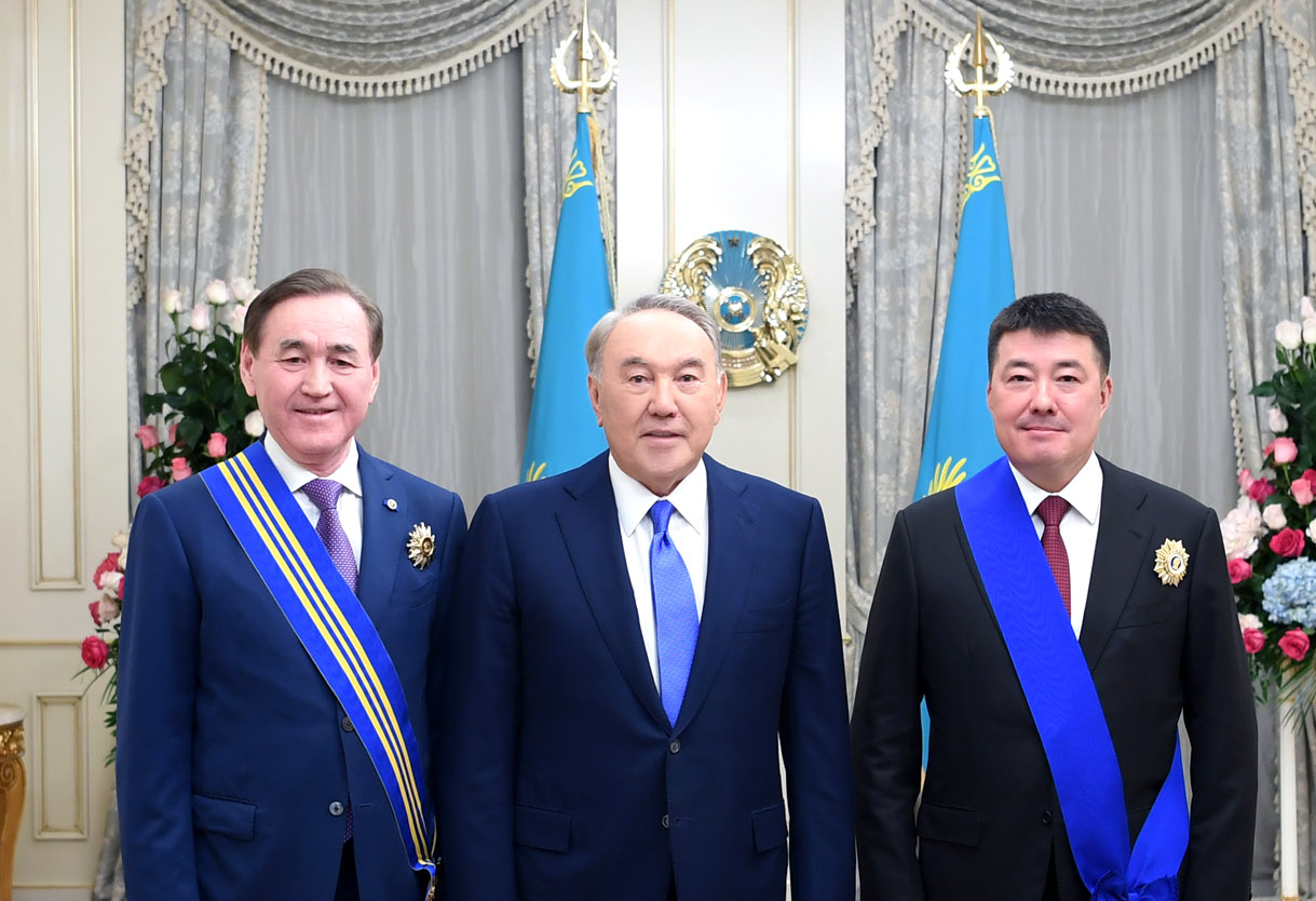 ەلباسى مەملەكەتتىك ناگرادالاردى تابىس ەتتى