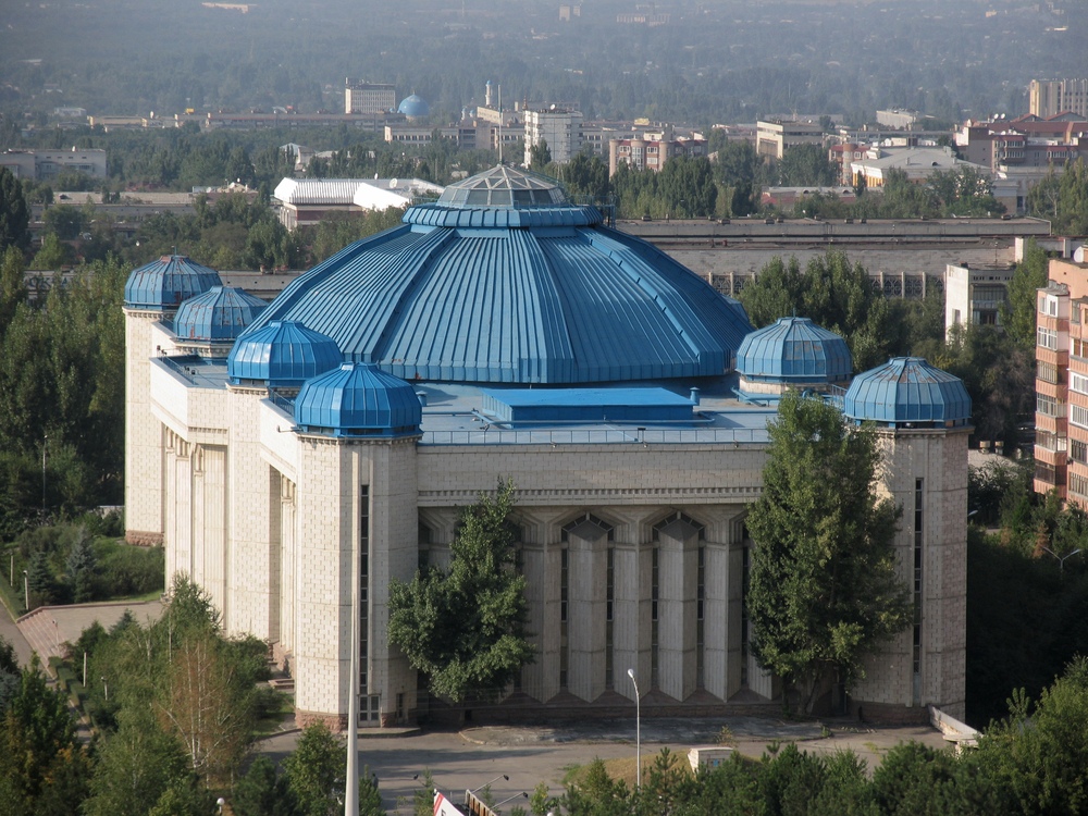 شەڭگەلدىنىڭ  التىن-كۇمىستەرىمەن ايشىقتالعان جىبەكتەرى