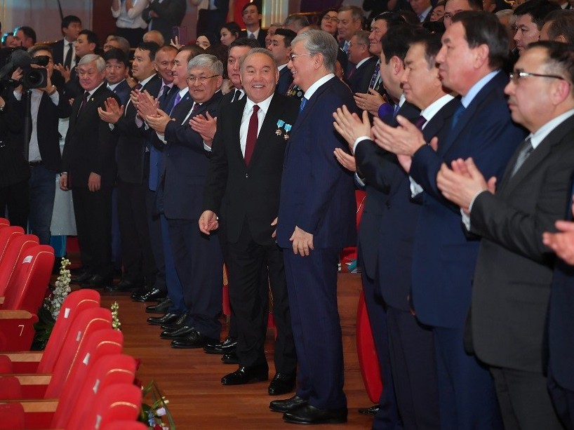 پرەزيدەنت پەن ەلباسى تاۋەلسىزدىك كۇنىنە ارنالعان سالتاناتتى كونتسەرتكە باردى