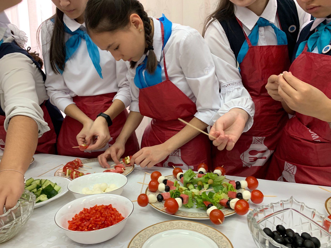 Qaganat جەلىسىنىڭ باس اسپازى – بالالار ۇيلەرىن 2 اي بويى ءدامدى  اس دايىنداۋعا باۋلىدى