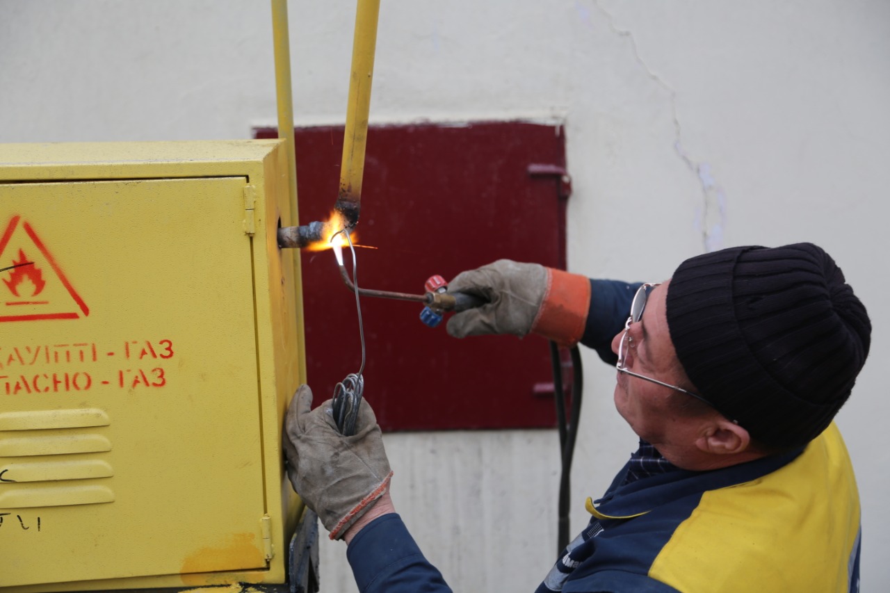 تۇركىستاندا تۇرعىن ۇيلەرگە تابيعي گاز بەرىلدى