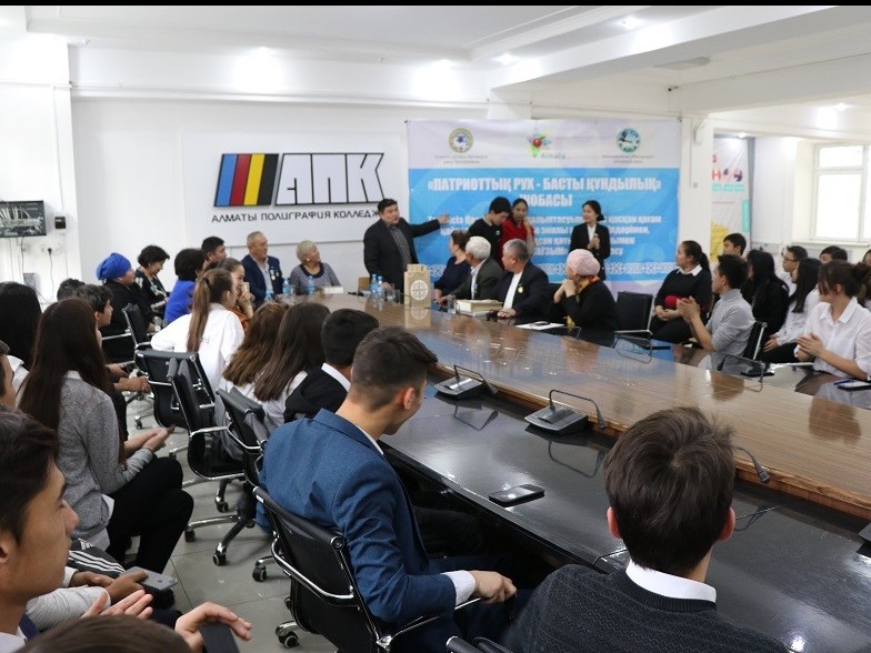 الماتىدا «تاعىلىم مەن تاعزىم» تاقىرىبىندا اسەرلى كەزدەسۋلەر لەگى ءوتتى