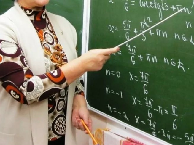 اجەتحانا كۇزەتكەن مۇعالىمنىڭ بەدەلى قالاي ارتادى؟