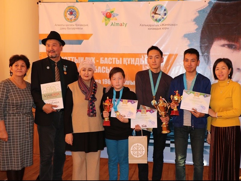 الماتىدا قايرات رىسقۇلبەكوۆتىڭ قۇرمەتىنە شاحمات ءتۋرنيرى ءوتتى