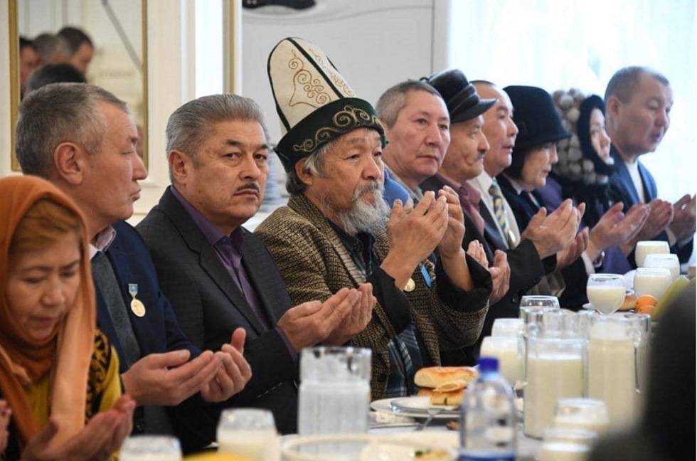 بۇگىن الماتىدا جەلتوقسان وقيعاسىنىڭ قۇرباندارىنا ارناپ اس بەرىلىپ جاتىر