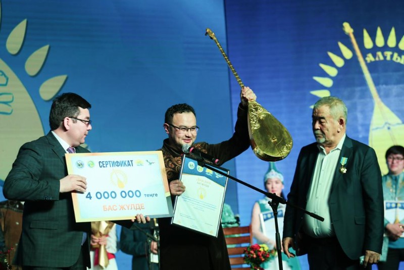 VIII «التىن دومبىرا» يەسى – رۇستەم قايىرتاي