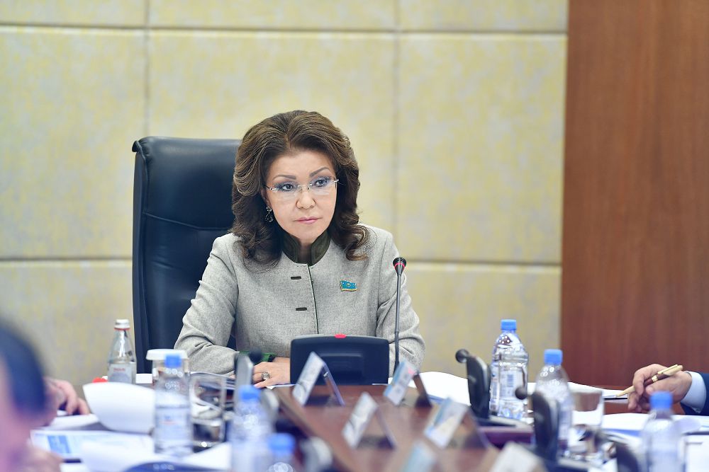 داريعا نازارباەۆا كارتوپ جانە كوكونىس وسىرۋشىلەر وداعىمەن كەزدەستى